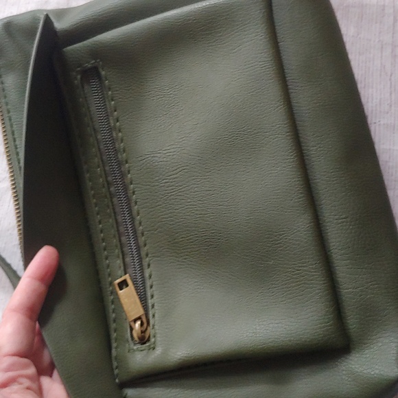 UNIVERSAL THREADS OLIVE GREEN CROSSBODY - Picture 2 of 8